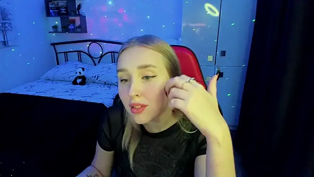 LinaTruly online show from October 16, 9:39 pm