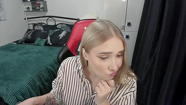 LinaTruly online show from September 17, 8:51 pm