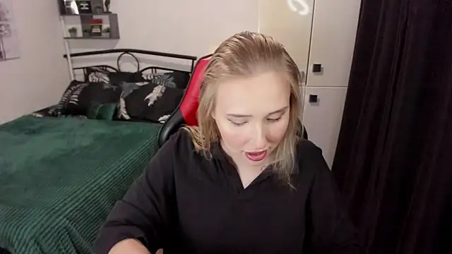 LinaTruly online show from September 22, 9:57 pm