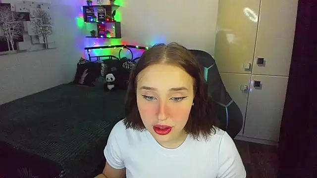 LinaTruly online show from March 3, 10:16 pm