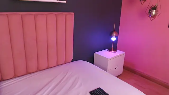 CrystalWoods94 online show from November 26, 1:23 pm