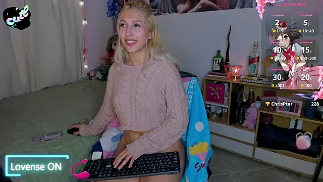 cuteweed420 online show from December 3, 7:55 am