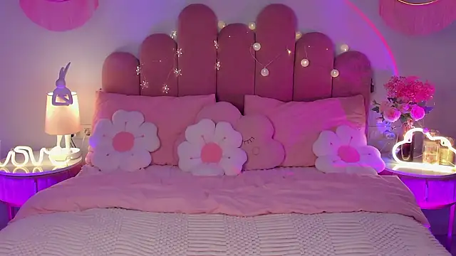 ElsaYoung online show from February 5, 8:34 pm