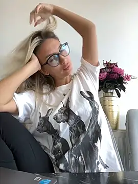 DalidaSelena online show from September 24, 10:03 am