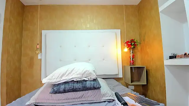 Milaspetite online show from March 12, 8:11 pm