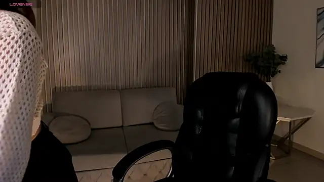 MiaFarrell  online show from February 8, 11:25 am