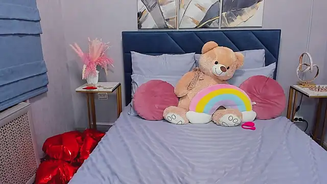 Curvy Dynamite  online show from March 27, 2:35 am