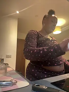 LavenderBuxton online show from April 26, 9:23 pm