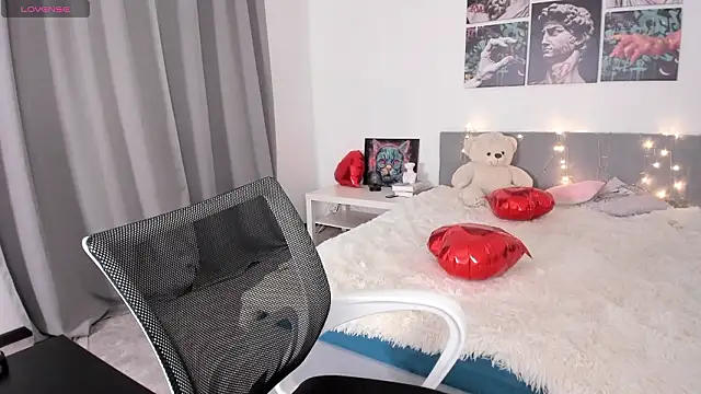 Lissa Meow  online show from March 17, 1:53 am