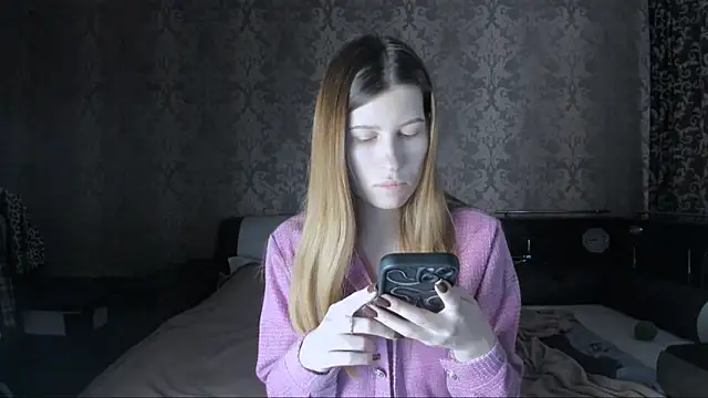 Agnes Allenn online show from November 8, 11:15 am