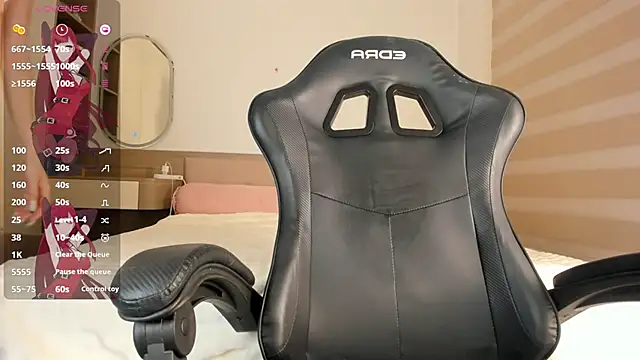 queenasian online show from April 16, 3:55 pm