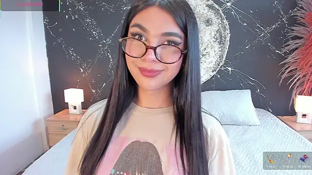 RoseCassie online show from December 17, 1:59 pm