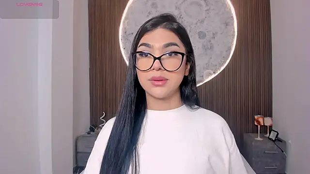 RoseCassie online show from April 10, 1:28 pm