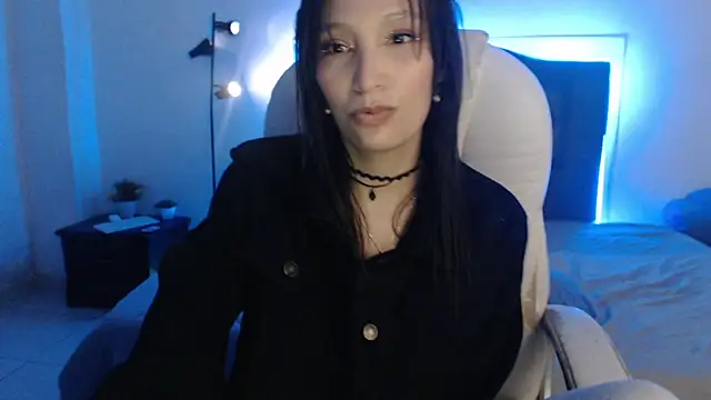 mia collens online show from February 12, 12:56 am