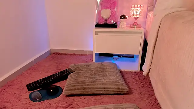 Alissonroses online show from April 17, 9:50 pm