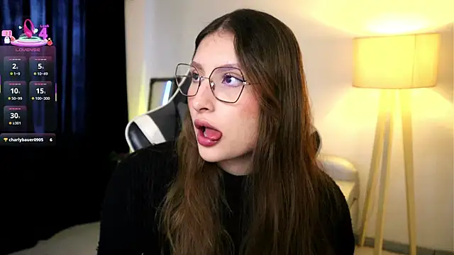 Daisha Riley online show from September 11, 1:44 pm