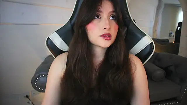 Daisha Riley online show from April 17, 1:02 pm