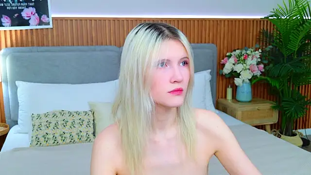 NellieLoyns online show from April 18, 5:15 pm