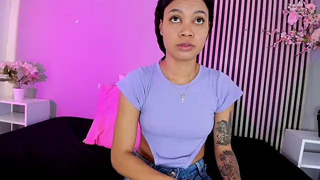 GysellHanson online show from February 11, 1:01 pm