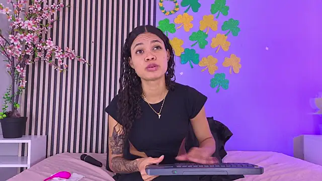 GysellHanson online show from March 24, 11:37 am