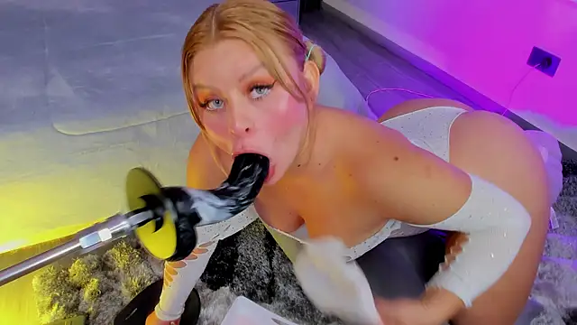 LolaAngellx online show from May 15, 10:45 pm