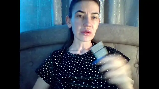 Diamond Danaa online show from March 8, 11:30 pm