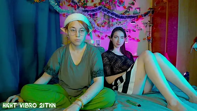 TrickyKitsune online show from December 19, 1:47 pm