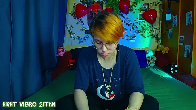 TrickyKitsune online show from March 5, 3:19 pm