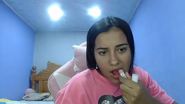 Coral0403 online show from October 4, 7:51 pm