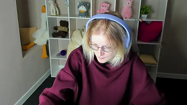 ElizabethHarpper online show from December 19, 1:21 am