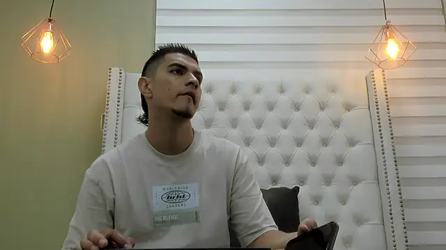 DAVID VICTORIAA online show from October 14, 1:03 pm