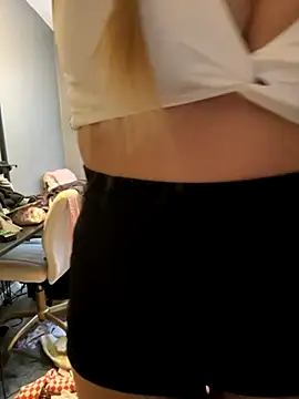 thigh hi online show from December 1, 5:37 pm