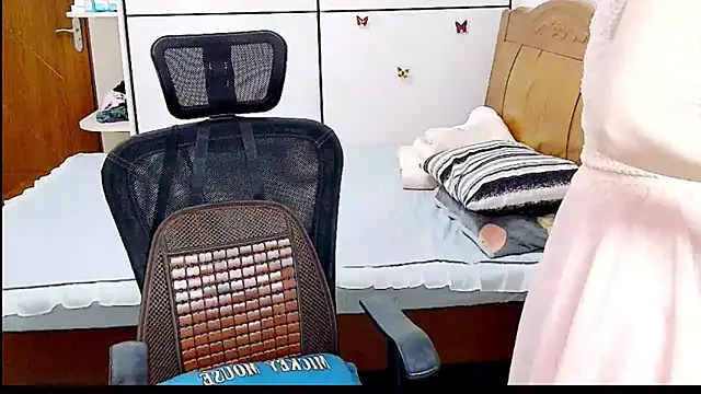 Strawberry baby online show from November 4, 4:56 pm