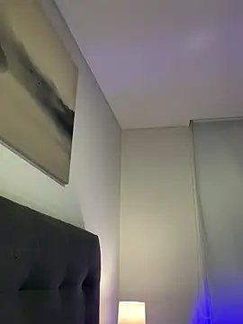 Maddy Jones online show from November 10, 4:51 am