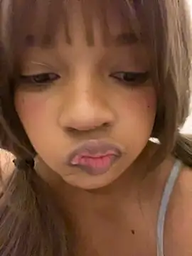 AwkwardJasminee online show from November 26, 2:29 pm