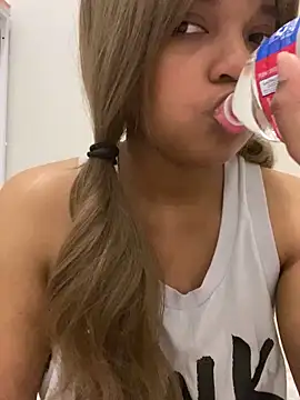 AwkwardJasminee online show from January 6, 9:02 am