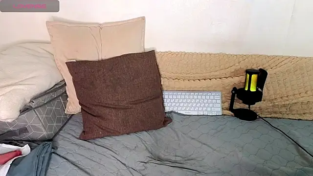 emilytrays online show from December 21, 1:04 pm