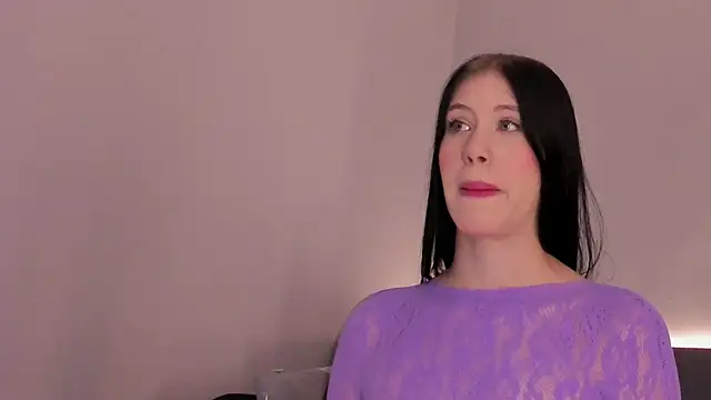 sara  jones gh online show from February 17, 7:35 pm