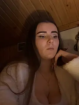 mewKate online show from February 3, 4:45 pm