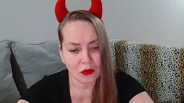 Lolawhite8 online show from March 17, 4:05 am