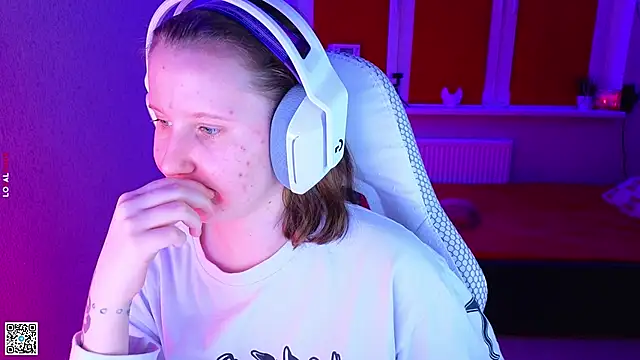 mon lola online show from November 26, 3:46 pm