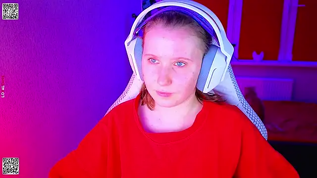 mon lola online show from December 2, 5:04 pm