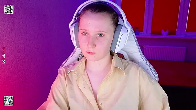 mon lola online show from March 16, 2:32 pm