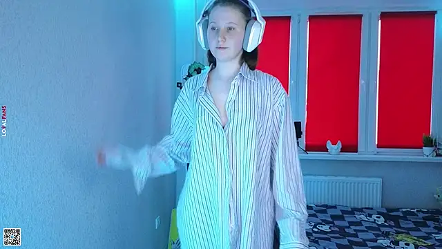 mon lola online show from October 8, 1:59 pm