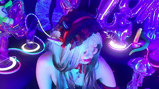 LaytonBox online show from March 23, 3:51 pm