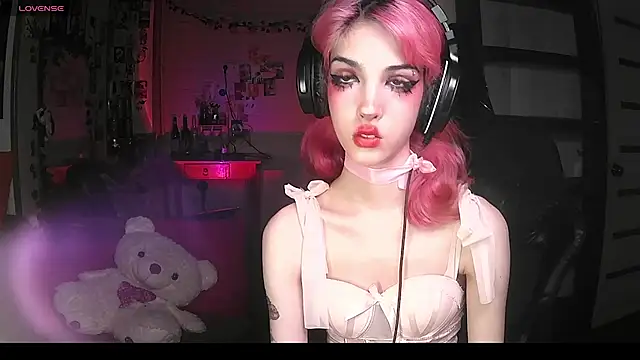 Ink  pleasure online show from October 4, 11:20 pm