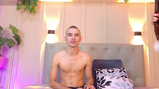 cristal antoni online show from October 9, 8:29 am