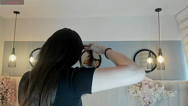 chelsea bolton  online show from April 9, 12:21 pm