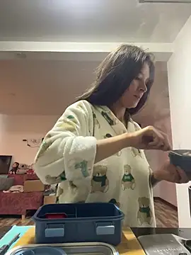 Aleska Miami online show from April 6, 1:12 pm