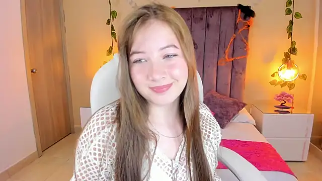 Dahlia Rousse online show from October 2, 8:47 pm